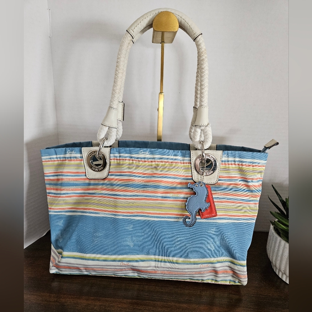Coach F16624 East West Beach Tote w/Rare Seahorse Charm And Matching Wristlet